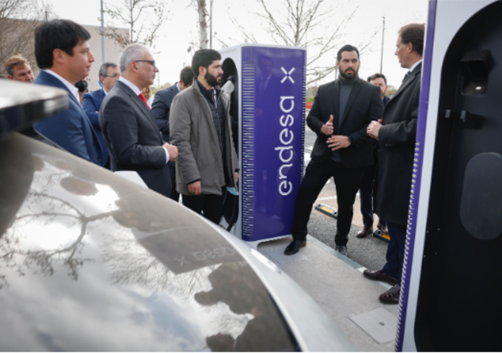 foto noticia ENDESA X, EYSA Y LA CAM RECIBEN A UNA DELEGACIÓN DEL GOBIERNO DE PUERTO RICO EN LA RECIÉN INAUGURADA ELECTROLINERA DE POZUELO.